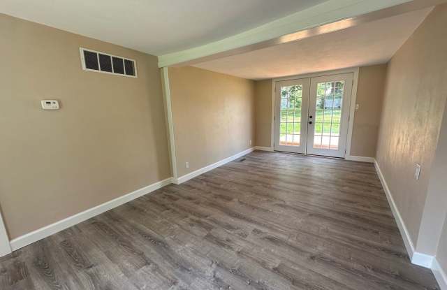 Renovated 2-bed House! Gallery 4