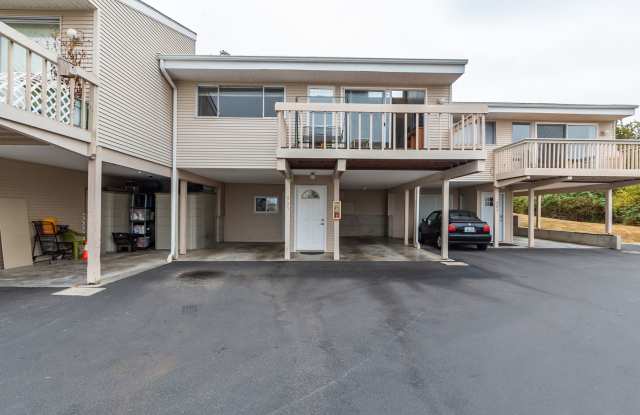 Fully Furnished 2 Bed 1 Bath Condo (Water/Sewer/Trash included) - Half off first months rent - 905 Northeast Lindsay Street, Coupeville, WA 98239