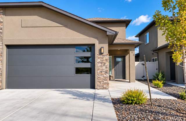 Spacious 4-Bedroom Home with Modern Comforts & Oversized Garage! Gallery 1