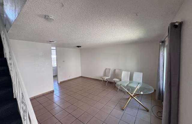 Charming gated 2 Bed 2 Bath Townhouse in Spring Valley Gallery 4