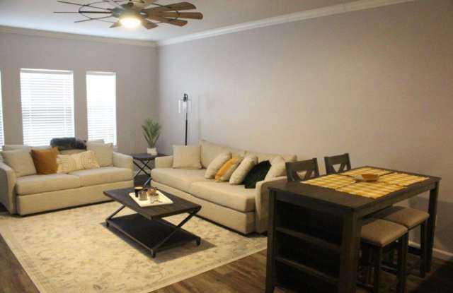 Spacious 2/2 Condo Minutes from Campus. Fully Furnished!! photos photos
