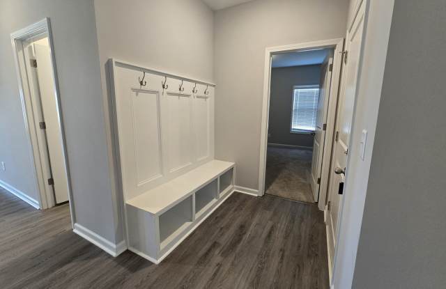 Small Town Charm in St Pauls with 4 Bedrooms & 2 Baths! Gallery 4