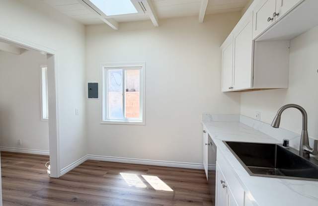 15627-15629 Freeman Avenue Gallery 3
