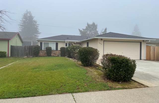 Charming 3-Bedroom, 2-Bathroom Single-Story Home in Sacramento! photos photos