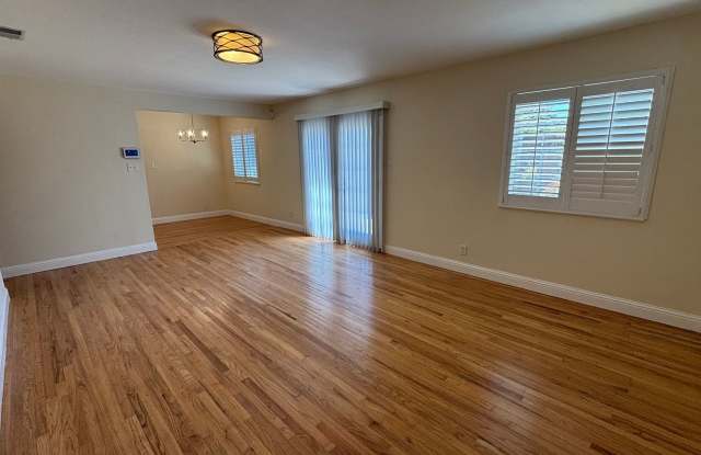 s08096 Gallery 3