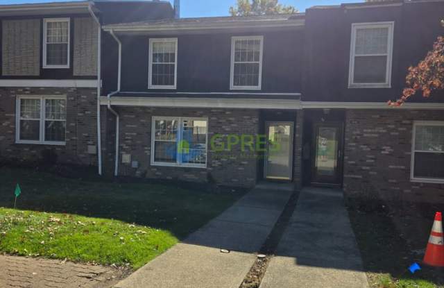 Spacious 3 bedroom townhouse Gallery 1