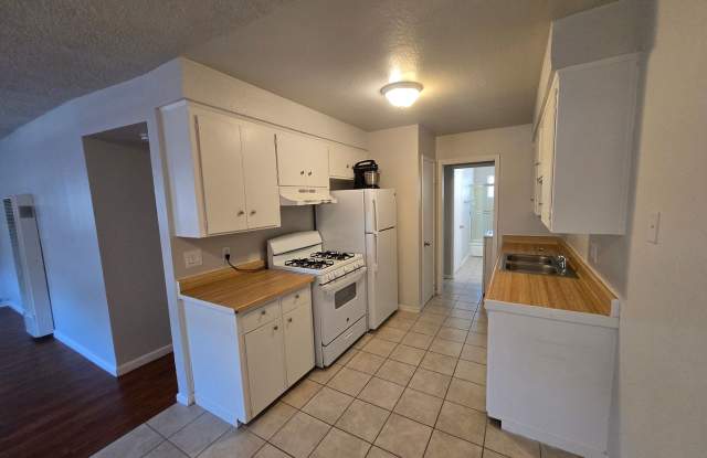 2 Bedrooms Upstairs Fourplex Unit in Granite Bay Gallery 3