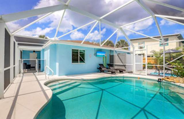 ** READY FOR A NEW TENANT ON 9/1/2026** COMPLETELY REMODELED BEAUTIFUL 2/1 UNIT FOR ANNUAL TENANT AVAILABLE ASAP ** STARTING 9/1/2024**** photos photos