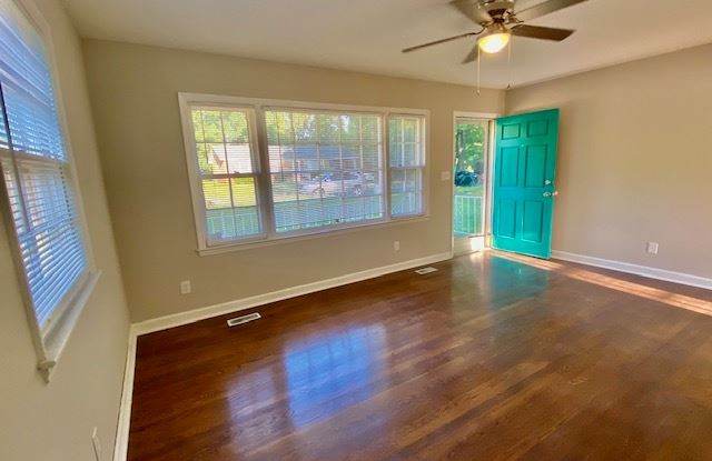 829 Log Cabin Rd - 829 Log Cabin Road, Charlotte, NC 28213