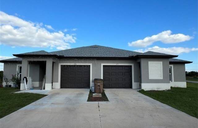 975 SW Eisenhower Boulevard photos photos