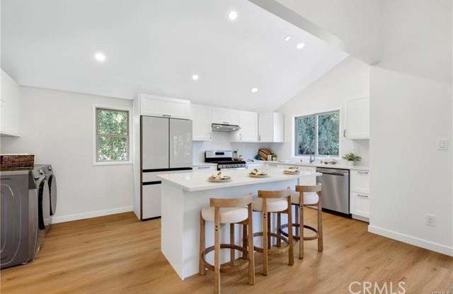 5759 Jamieson Avenue Gallery 4