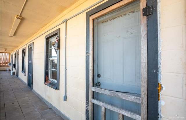 130 N Texas Avenue Gallery 1