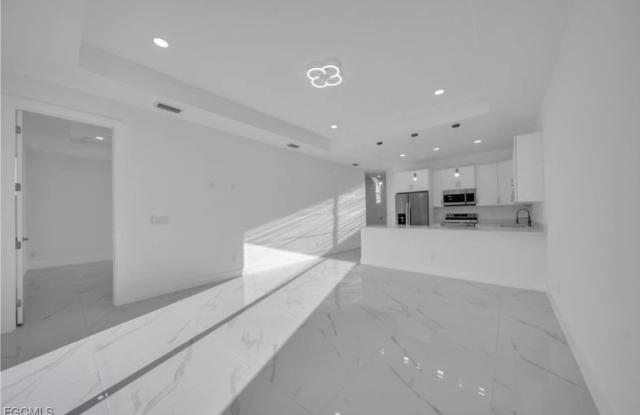 452 Loretta Avenue South Gallery 4