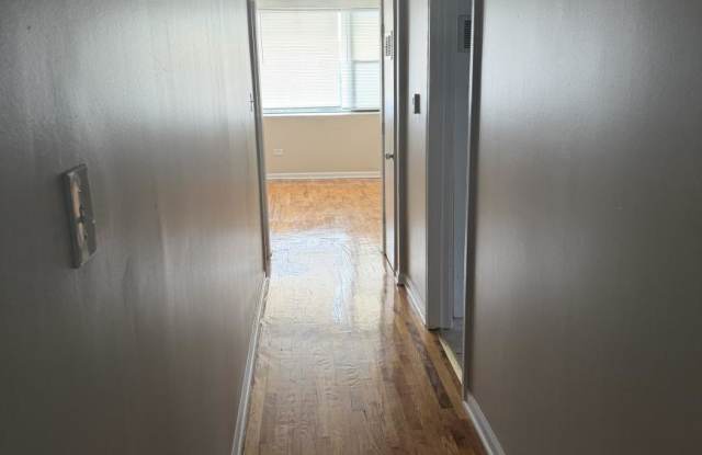 5840 S. Calumet Gallery 3