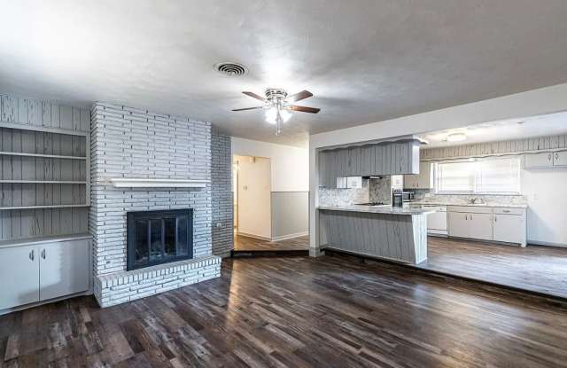 Centrally Located 3 bedroom 2 bathroom house! photos photos