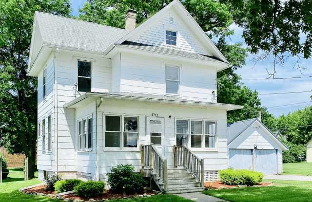 344 S Main St - 344 South Main Street, Walcott, IA 52773