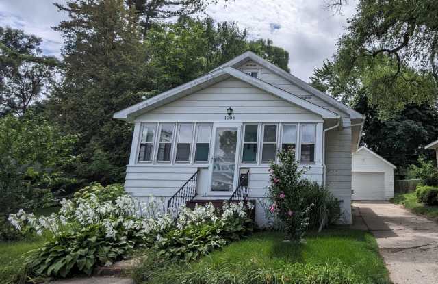 1005 W. Dale, 3 bedroom home with basement and garage photos photos