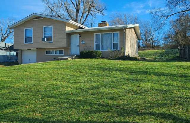 Refreshed crisp and clean! Welcome home - 9625 Beacon Avenue, Kansas City, MO 64134