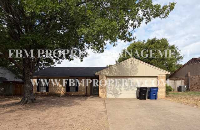 921 Park Place - Beautiful 3 Bedroom, 2 Bathroom Brick Home in Midlothian, TX! - 921 Park Place Boulevard, Midlothian, TX 76065