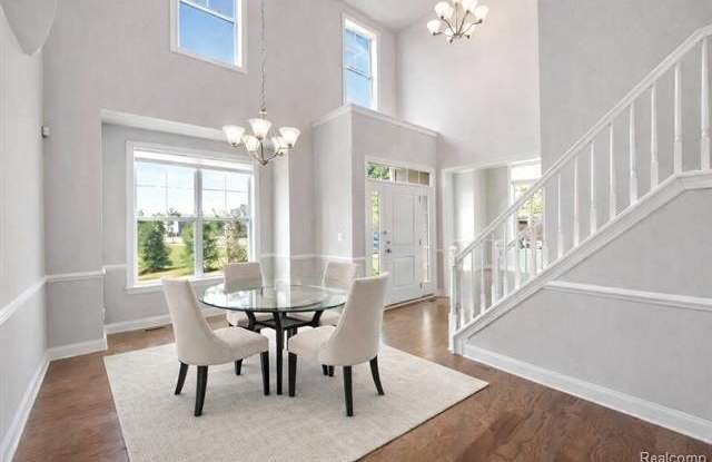 3017 N SPURWAY Drive Gallery 2