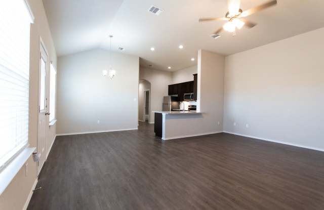 Luxury 3/2 Duplex in Seguin, Texas Gallery 4