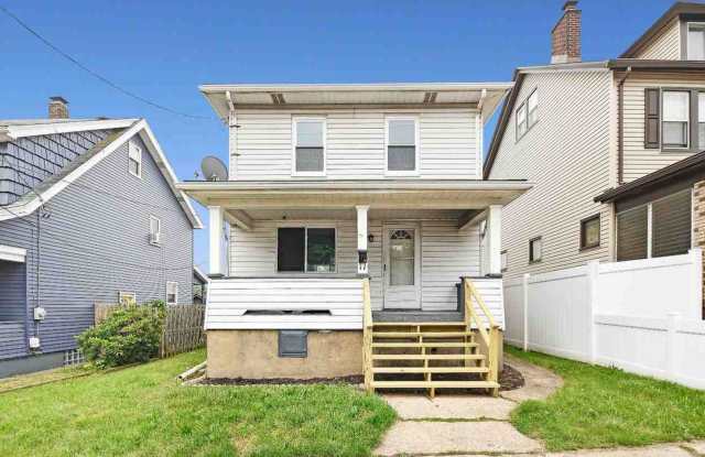 Charming 3-bedroom, 1-bathroom house located in Mckeesport photos photos