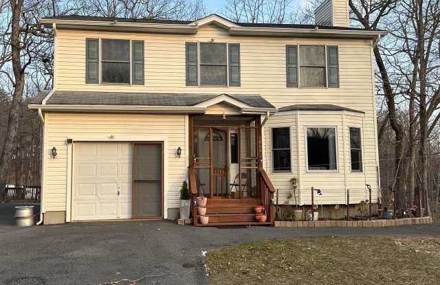 1044 Hampstead Road - 1044 Hampstead Road, Saw Creek, PA 18324