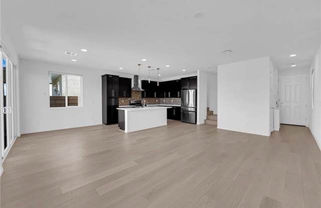 4066 Painted Lady Avenue Gallery 2