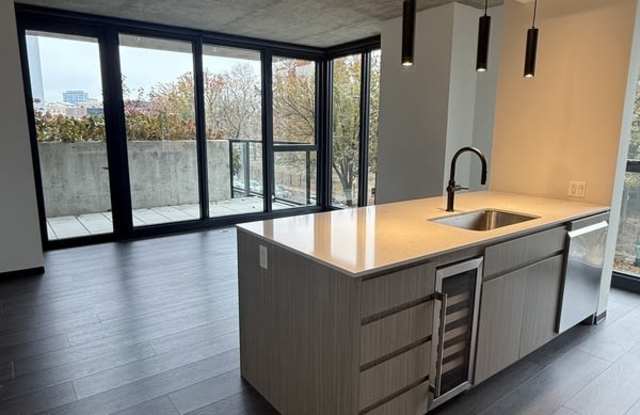 1319 W Lake photos photos