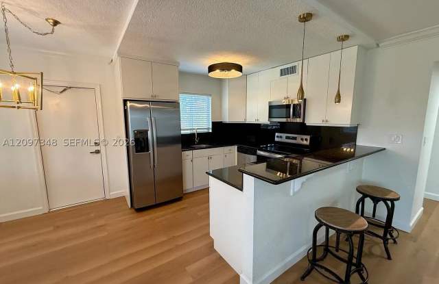 1353 Holly Heights Dr Gallery 1