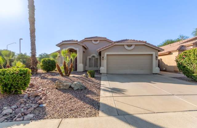 Beautiful Gilbert home on corner lot with sparkling pool! - 208 East Devon Drive, Gilbert, AZ 85296