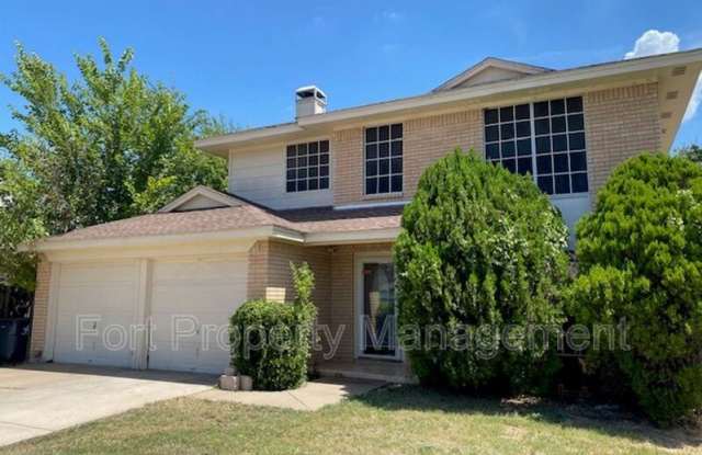 2209 Woodland Oaks Drive - 2209 Woodland Oaks Drive, Arlington, TX 76013