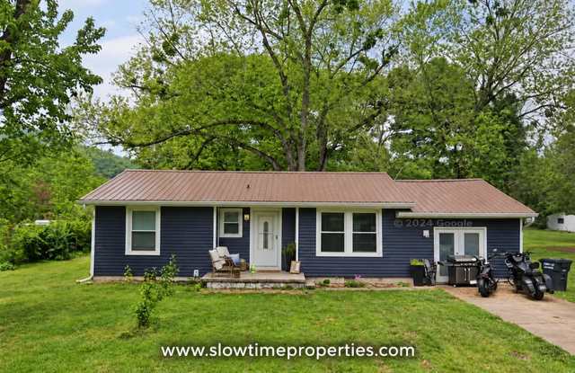 1115 North Dennis Avenue Gallery 1