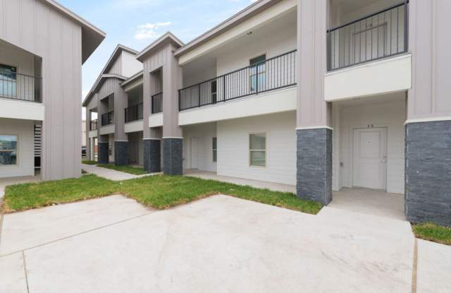 2107 Village Center Boulevard photos photos