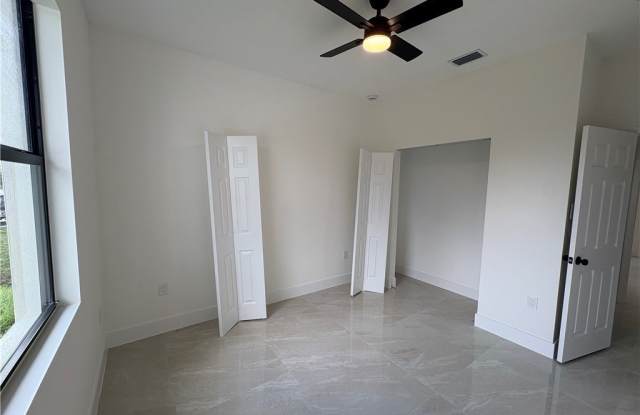 4812-4814 28th Street SW Gallery 4