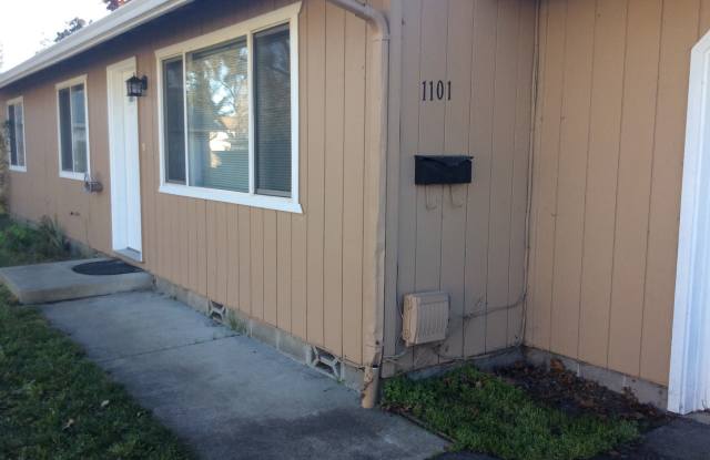 Nice Home in a Good Neighborhood - 1101 Southwest G Street, Grants Pass, OR 97526