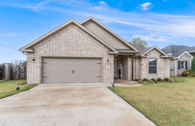 Charming 3-Bed, 2-Bath Pet-Friendly Rental in Pea Ridge with Spacious Layout! photos photos