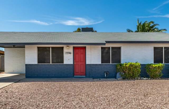 Stylish 3 Bedroom Home with Modern Kitchen  Large Backyard Retreat photos photos