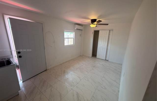6980 SW 26th St photos photos