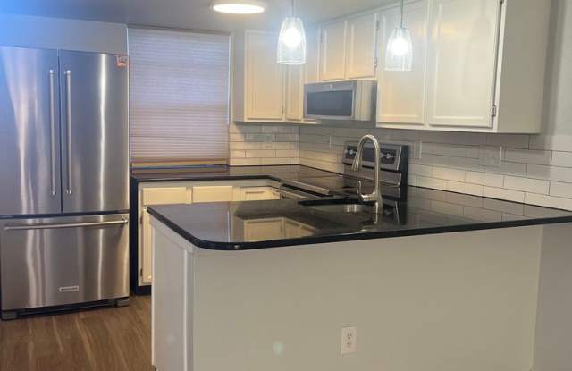 Conveniently Located  Move In Ready 2 Bed/1.5 Bath Townhome! photos photos