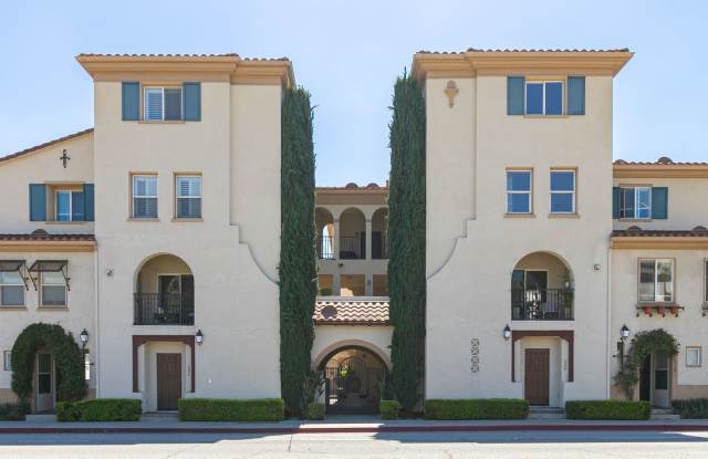 Multi-level Spanish Mission Style 3 Bed 2.5 Bath in Pasadena! - 620 East Walnut Street, Pasadena, CA 91101