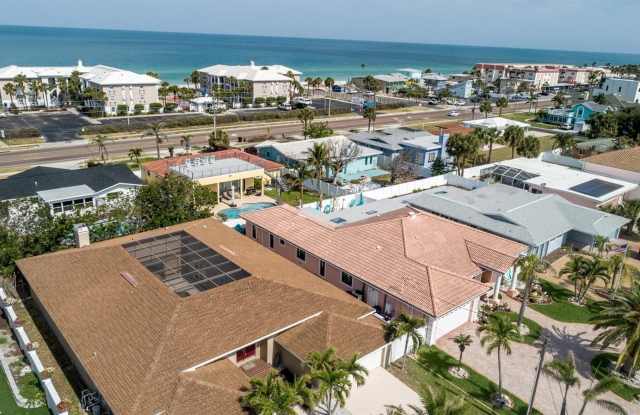 2504 HIBISCUS Drive W Gallery 2