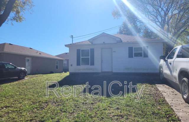 1851 Harris St - 1851 Harris Street, Dyersburg, TN 38024