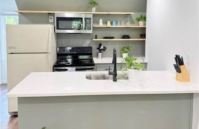 4193 N Shallowford Road Gallery 2