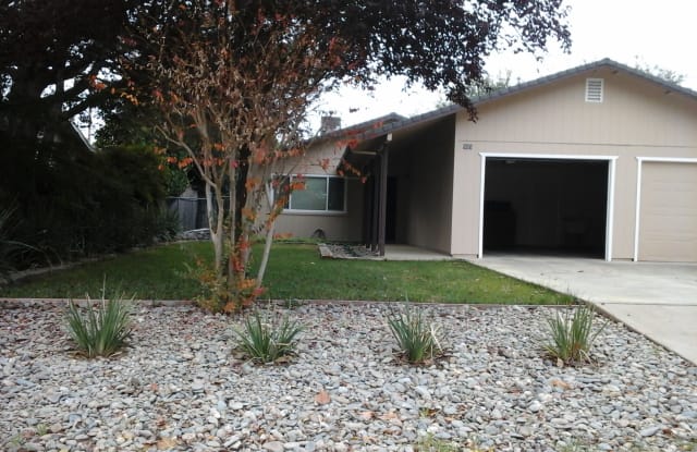 505 Brearcliffe Dr - 505 Brearcliffe Drive, Red Bluff, CA 96080
