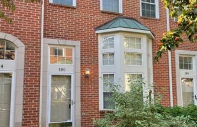 180 S GEORGETOWN SQ - 180 S Georgetown Sq, Royal Oak, MI 48067
