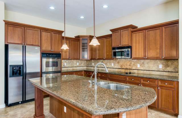 531 E ELGIN Court Gallery 4