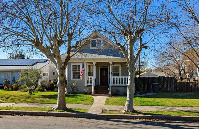 Charming 2 Bedroom Home with Loft, Hardwood Floors & Private Yard photos photos