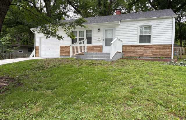 3 Bed / 2 Bath Newly Renovated Raytown Bungalow with Large Fenced Yard and Brand-New Deck photos photos 3 Bed / 2 Bath Newly Renovated Raytown Bungalow with Large Fenced Yard and Brand-New Deck photos photos