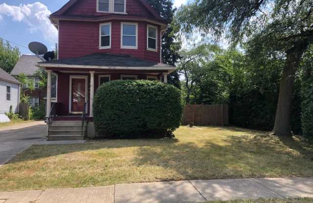 Section 8 Accepted! 3br/1.5ba with 2 Car Garage and lots of storage! - 1000 Nathaniel Road, Cleveland, OH 44110